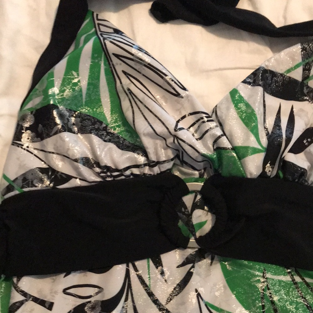 Halter top - Picture 2 of 3